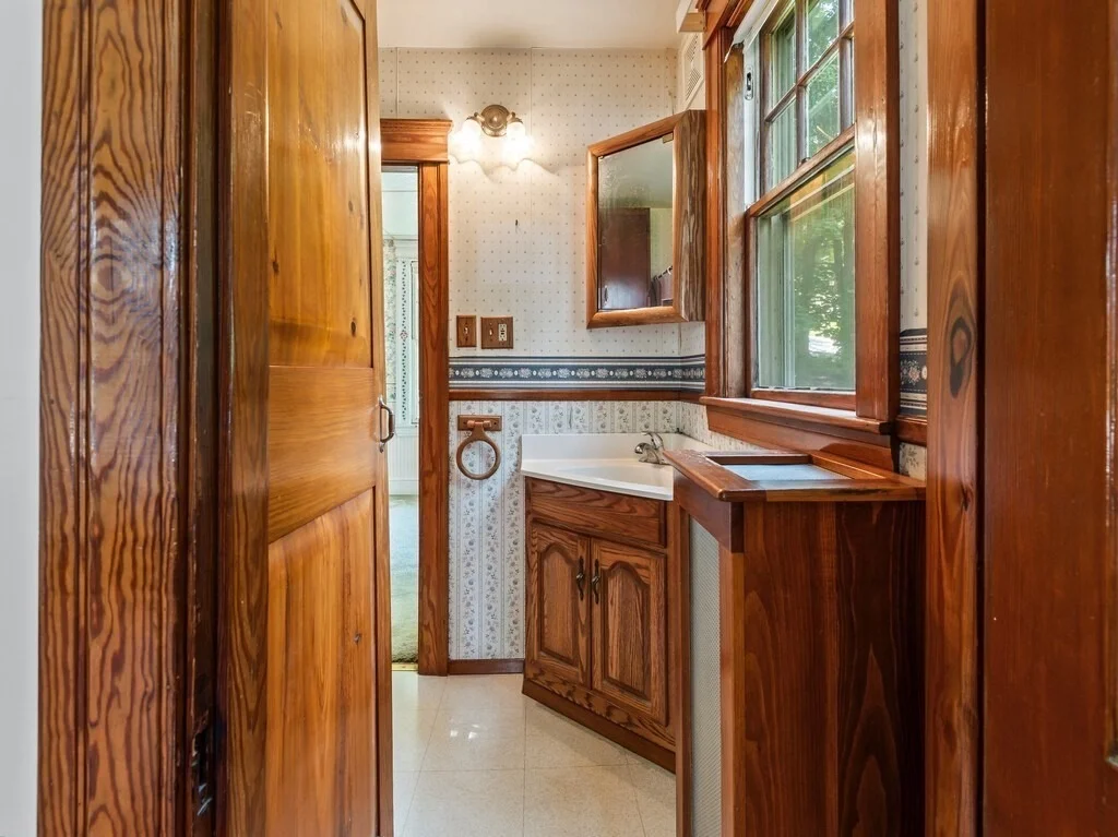 Photo of 34 Tiverton Parkway
