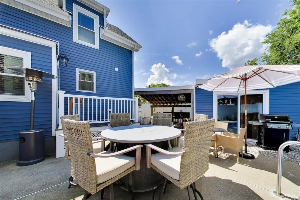 Photo of 405 Whiting Ave