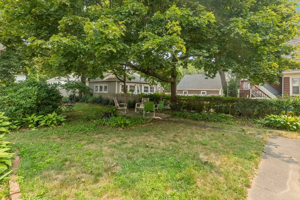 Photo of 9 Maple Avenue