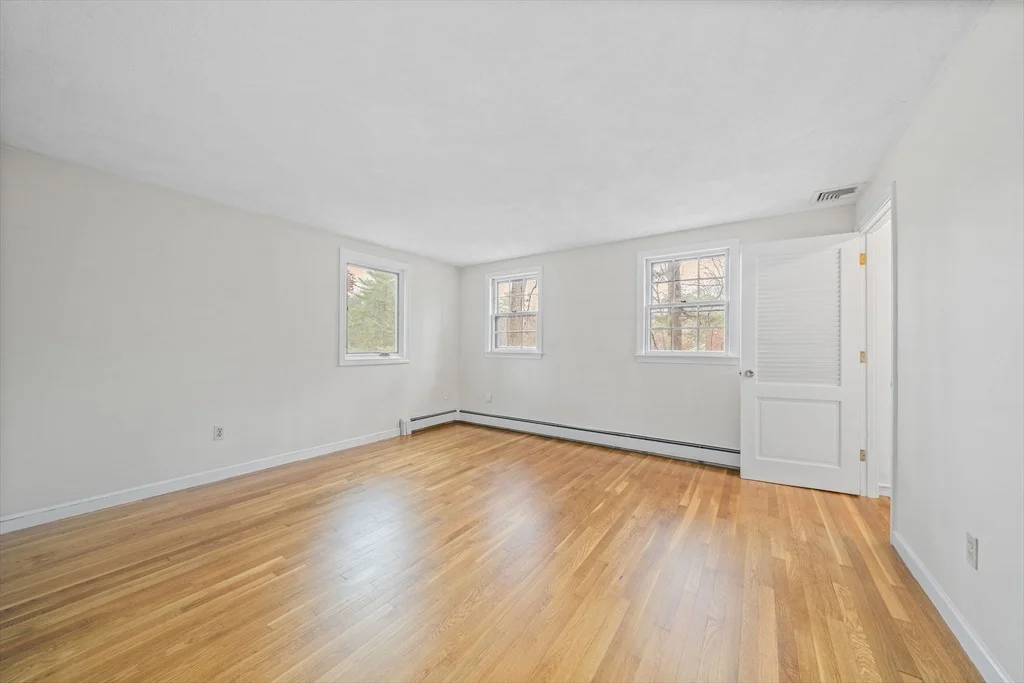Photo of 7 Surrey Ln