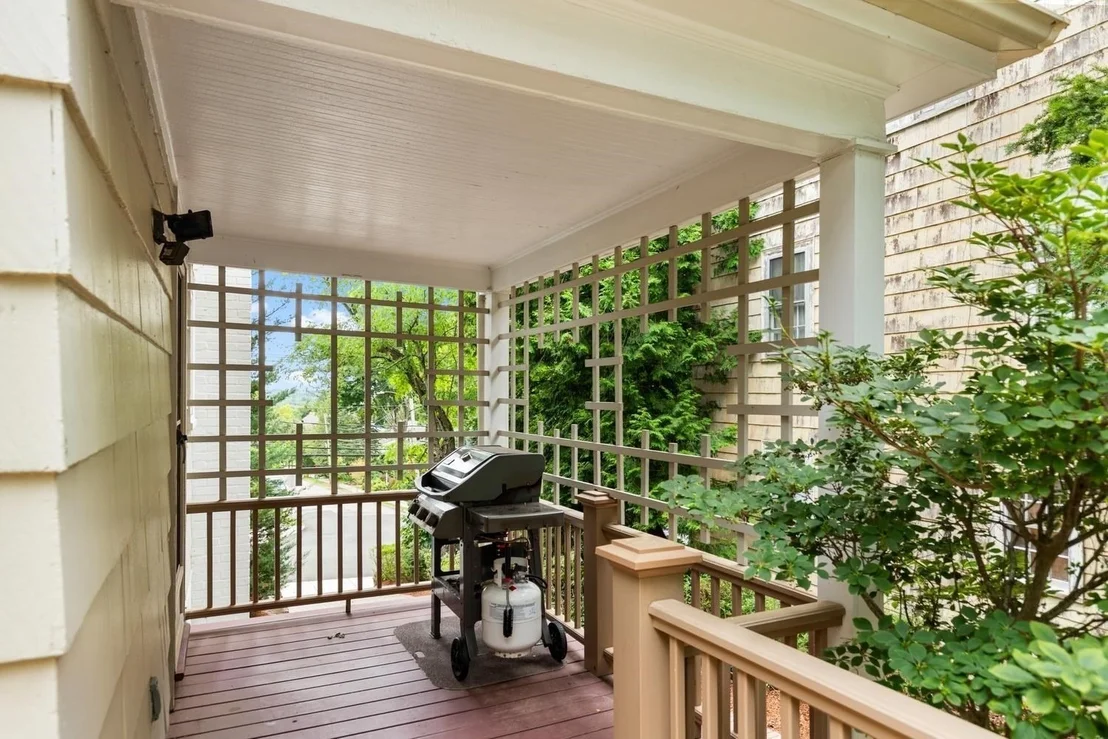 Photo of 216 Bellevue Rd