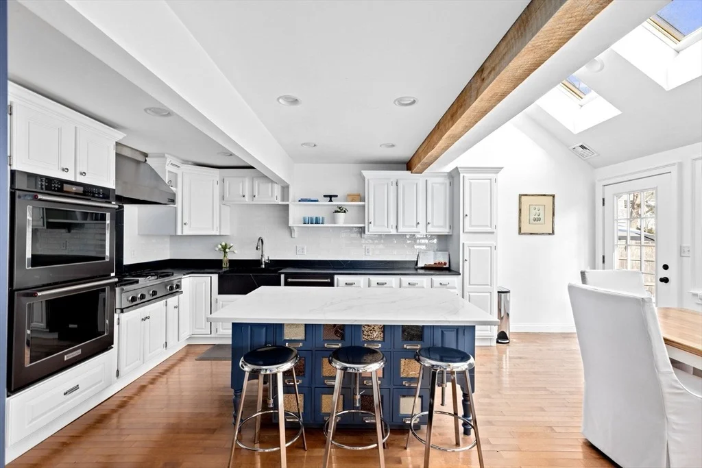 Photo of 10 Wompatuck Rd