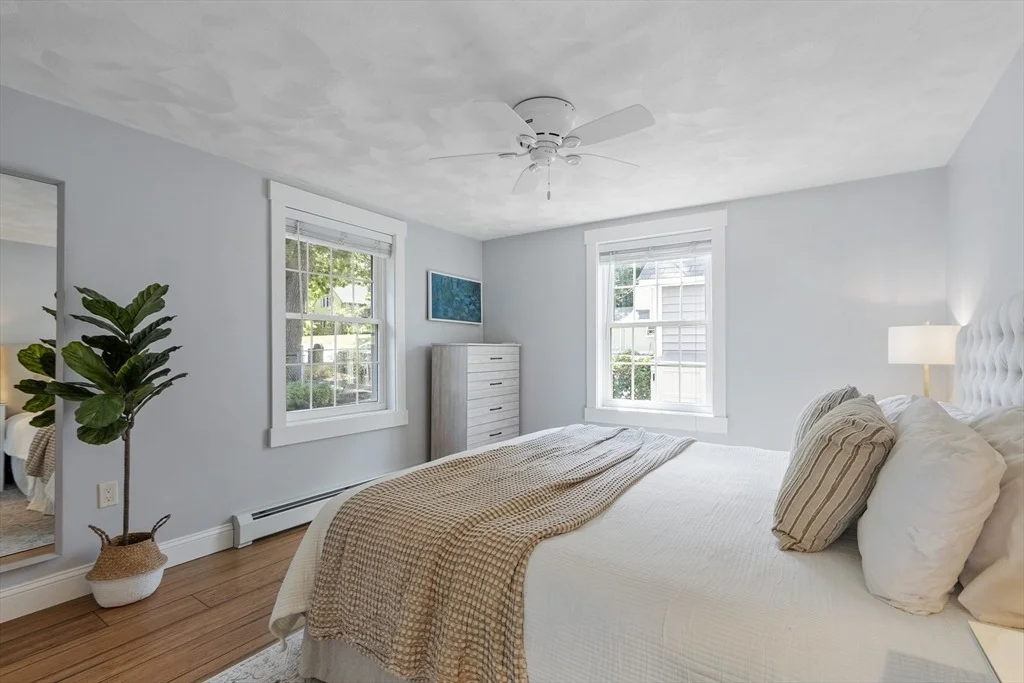 Photo of 91 Lakeshore Drive