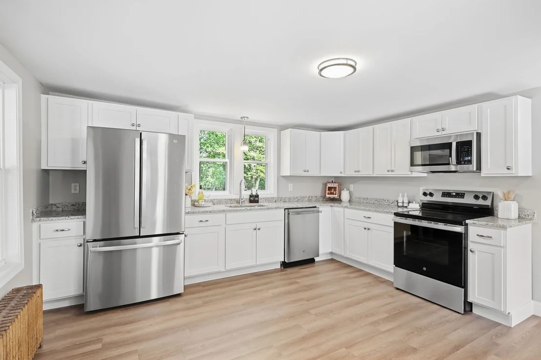 Photo of 1078 Granby Rd