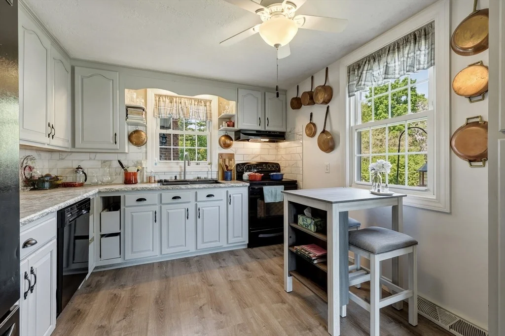 Photo of 460 State St