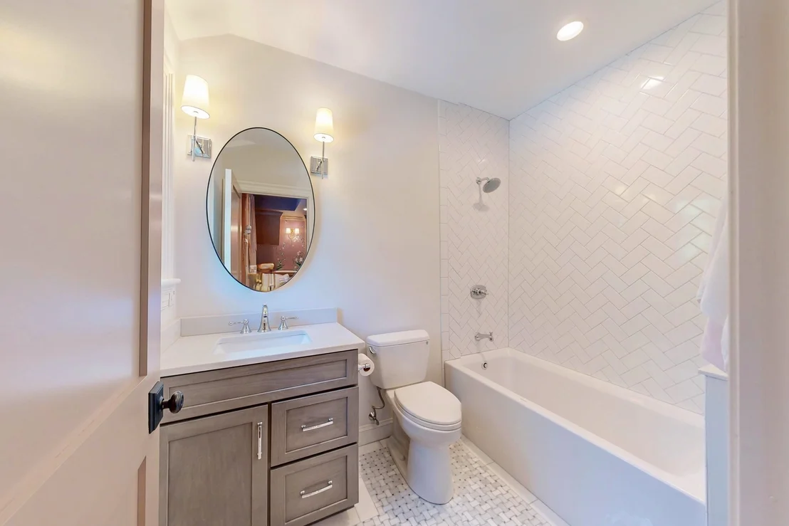 Photo of 370 Grove St