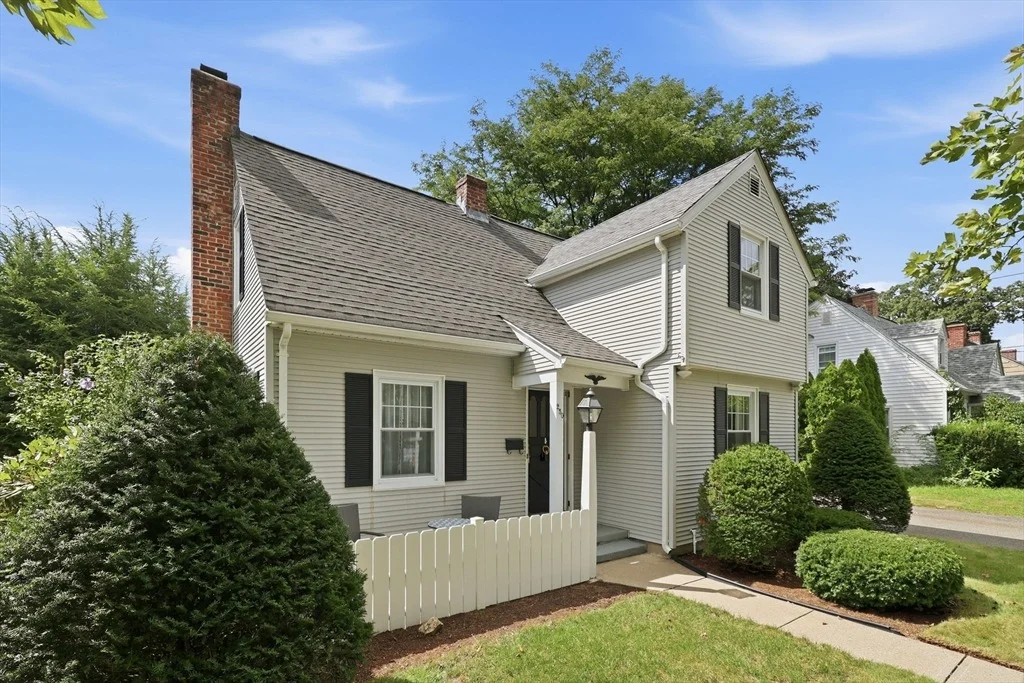 Photo of 250 Gillette Ave