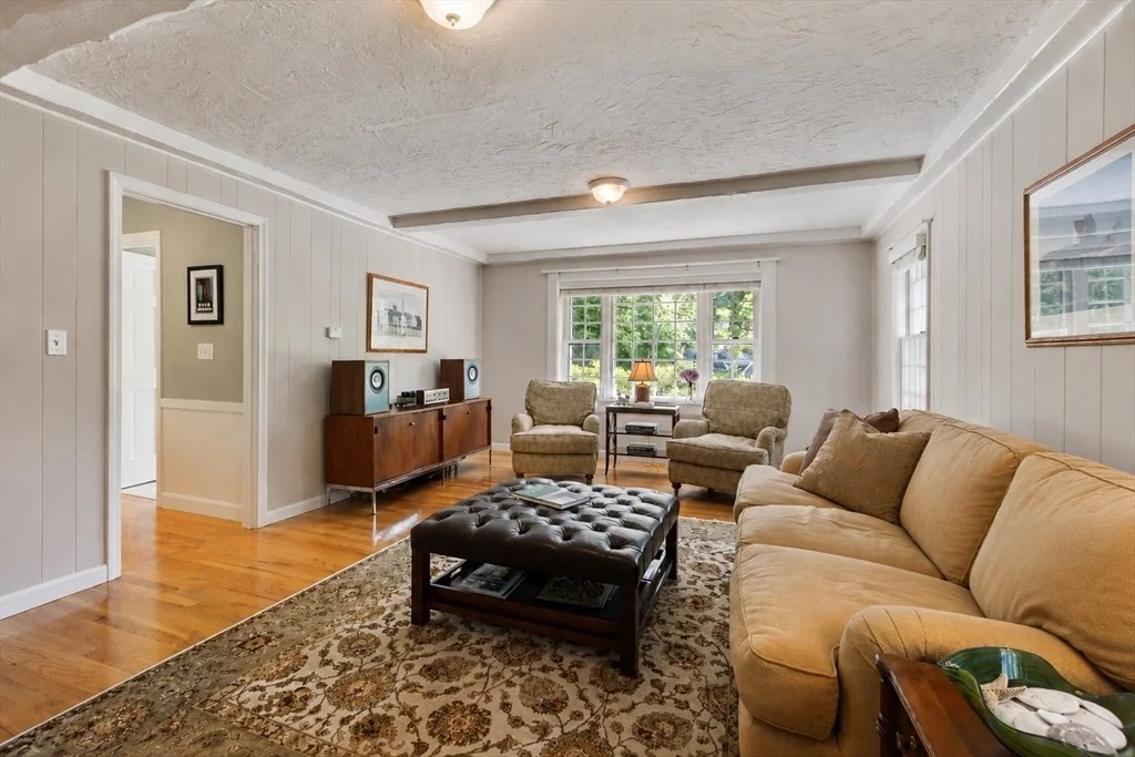 Photo of 19 Lincoln Dr