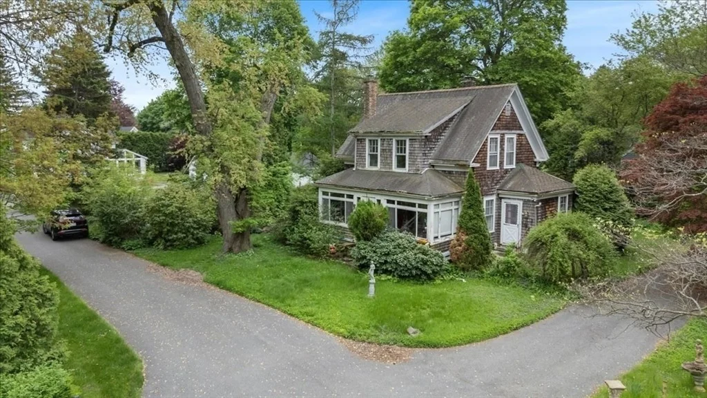 Photo of 42 Maple Street