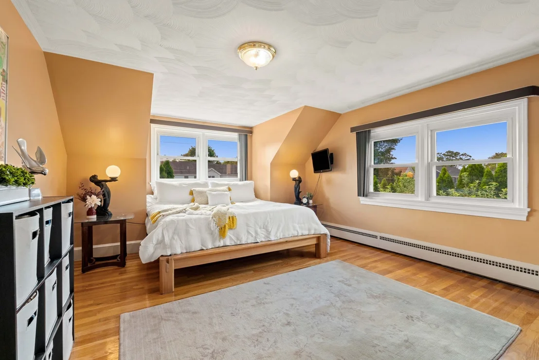 Photo of 52 Thornton Ave