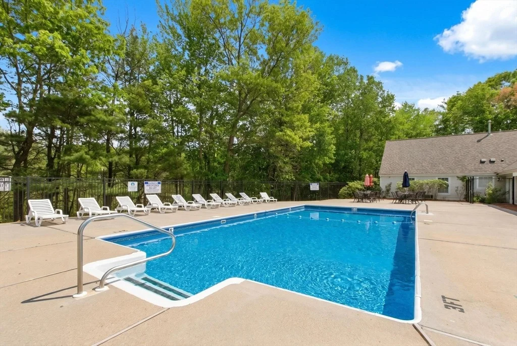 Photo of Unit E at 400 Brookside Dr