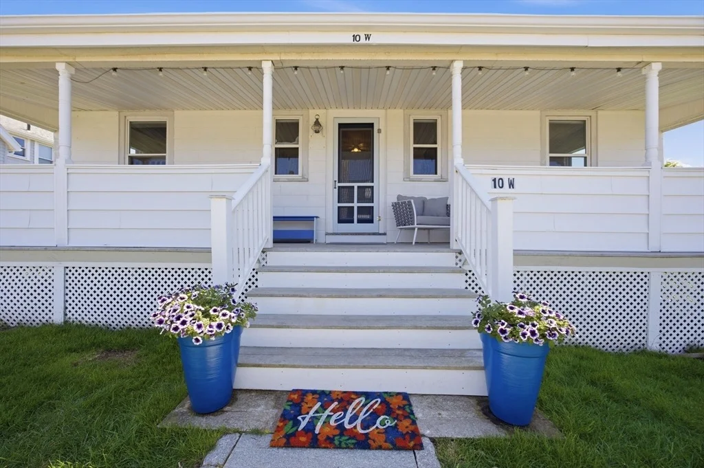 Photo of 10 W Street