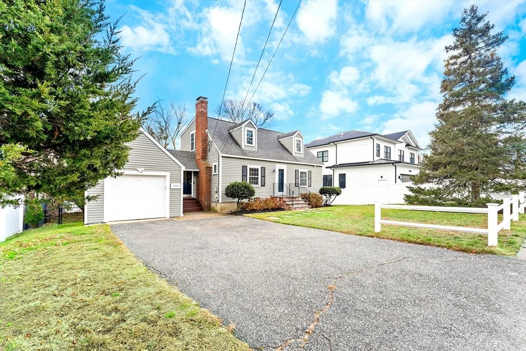 Photo of 1052 Greendale Ave
