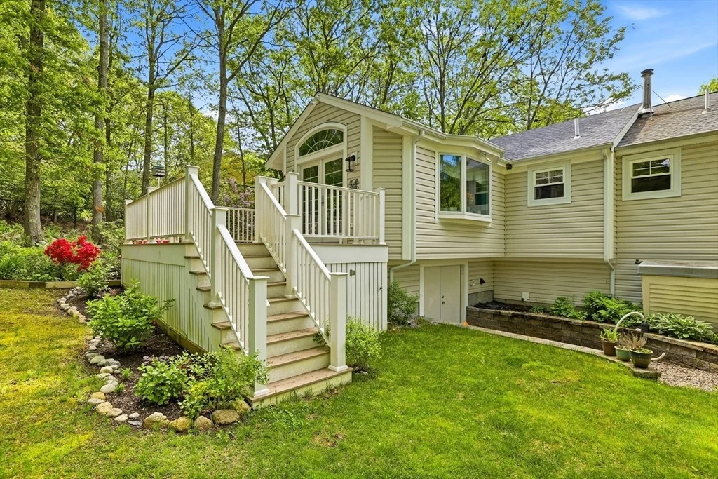 Photo of 17 Briggs Ave