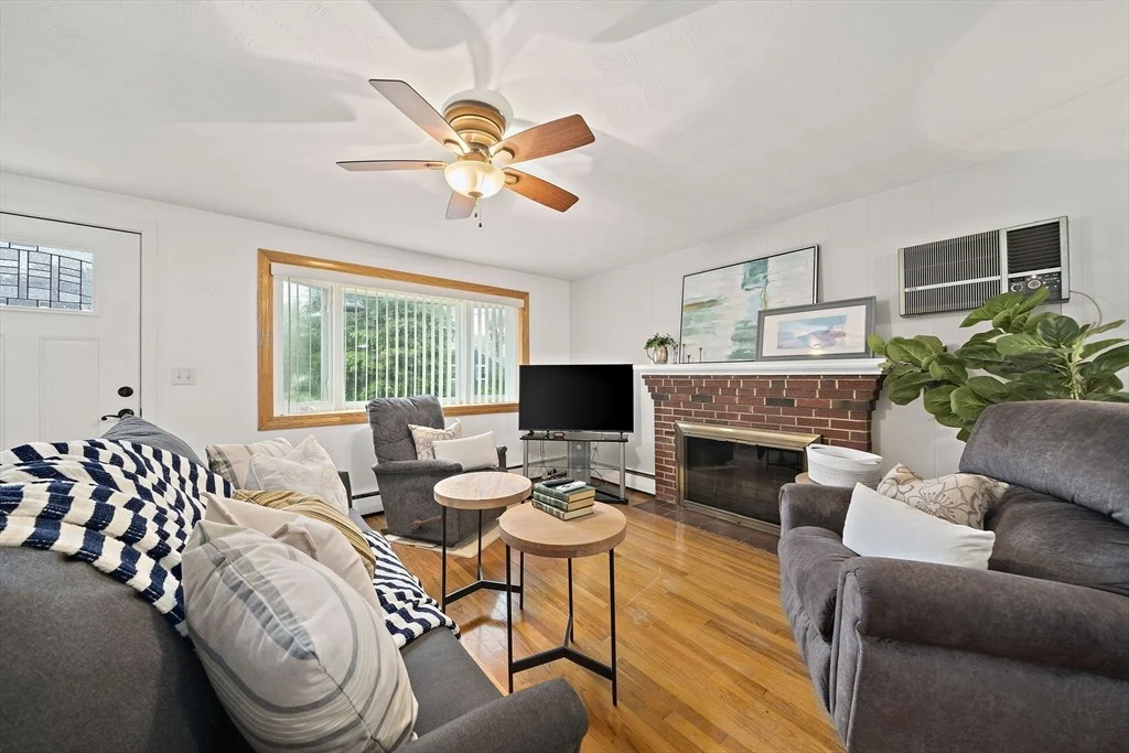 Photo of 38 Roseen Rd
