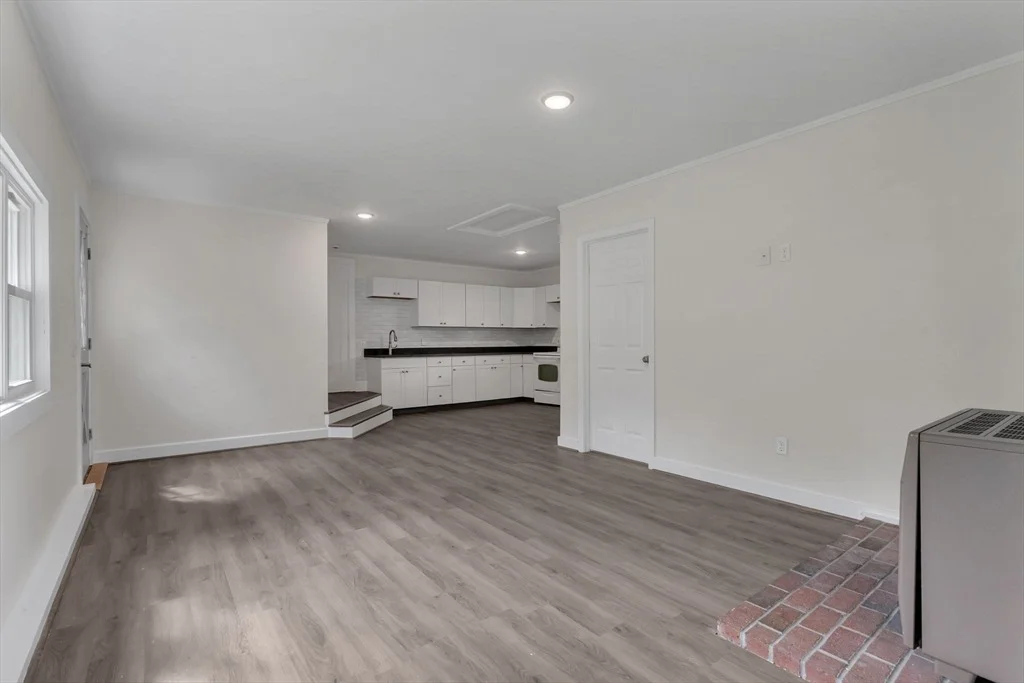 Photo of 10 Briggs Ln