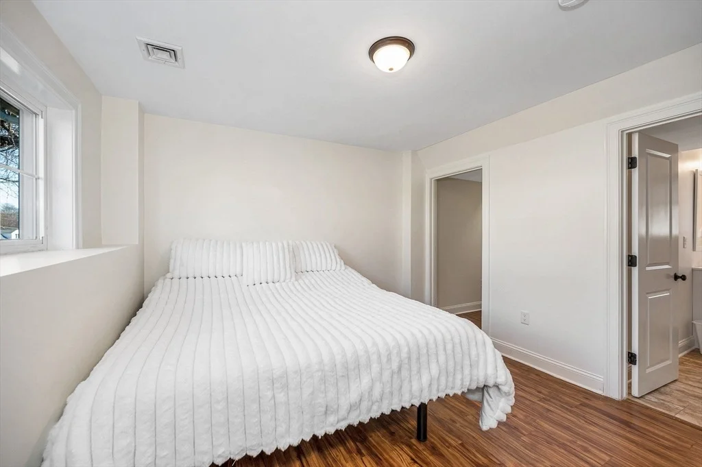Photo of 24 Eaton Dr