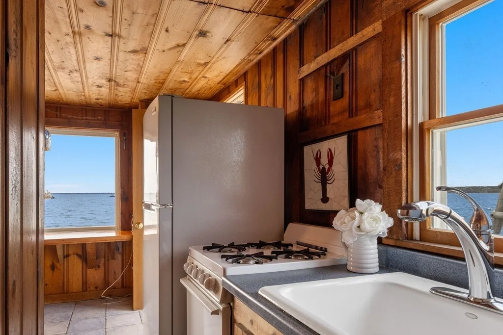 Photo of 41 Seconsett Island Rd