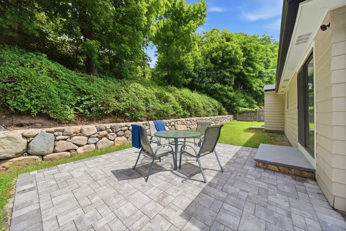 Photo of 18 Travis Dr