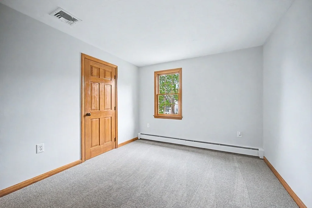 Photo of 8 Thomas Dr
