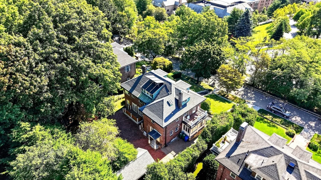 Photo of 127 Commonwealth Ave