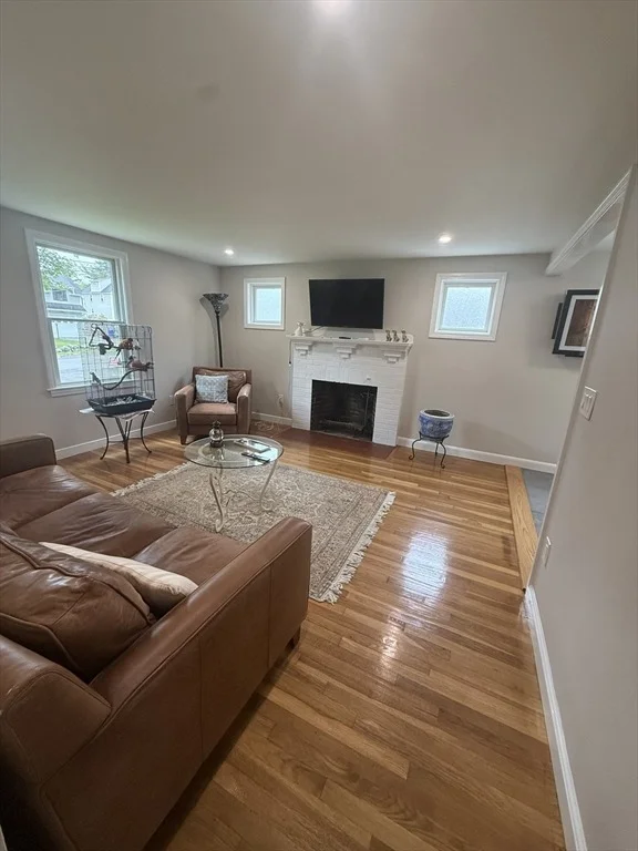 Photo of 84 Crest Rd