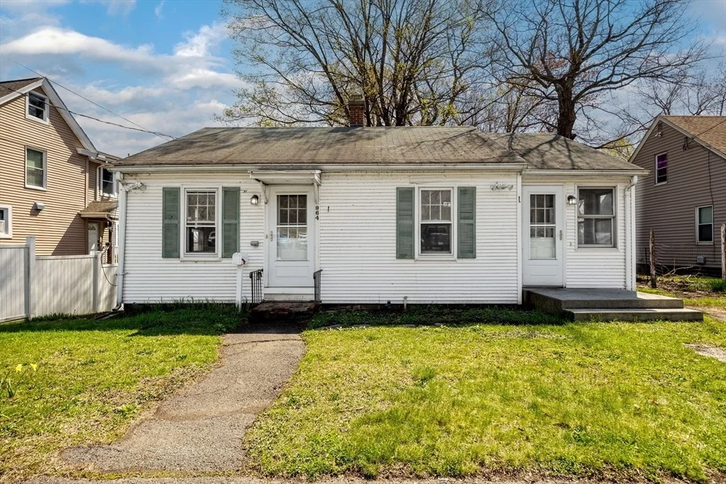 Photo of 964 Main St