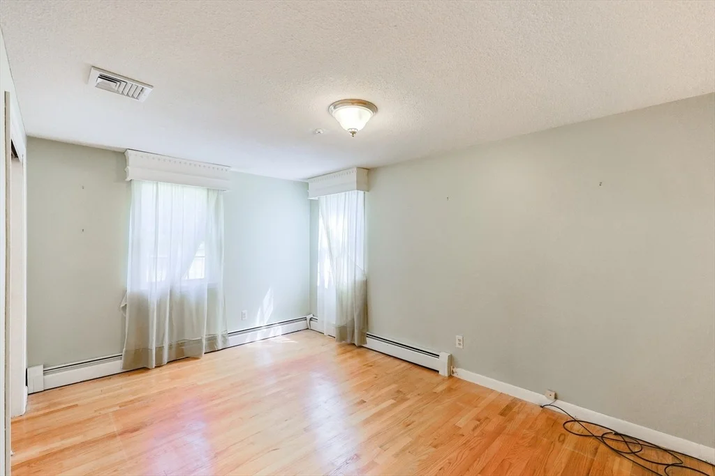 Photo of 37 Oakleaf Dr