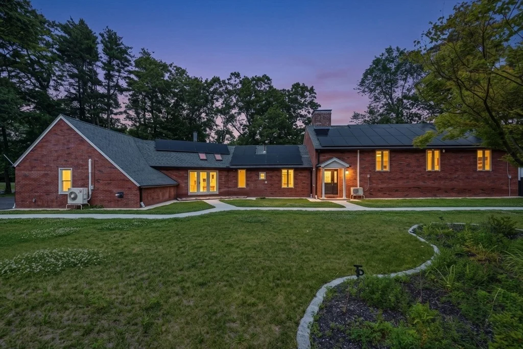 Photo of 105 Georgetown Rd