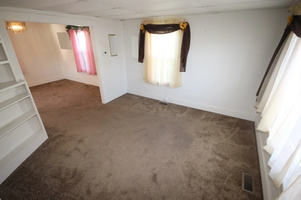 Photo of 105 Warfield Avenue