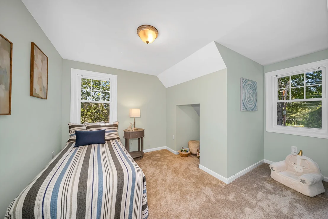 Photo of 2 Hunter Dr