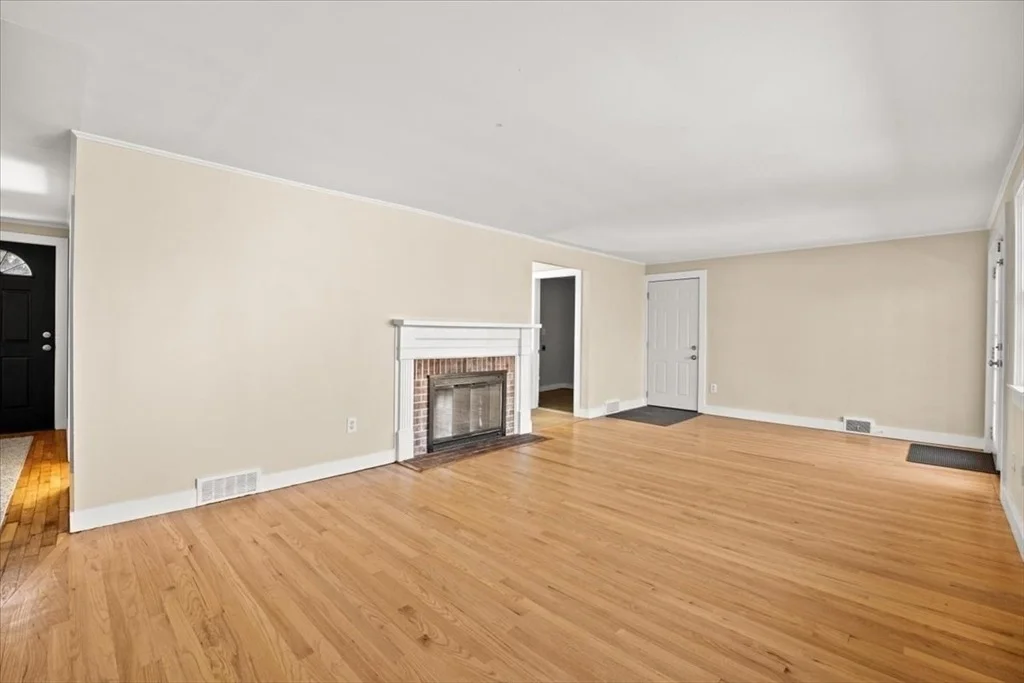 Photo of 365 Phinneys Ln