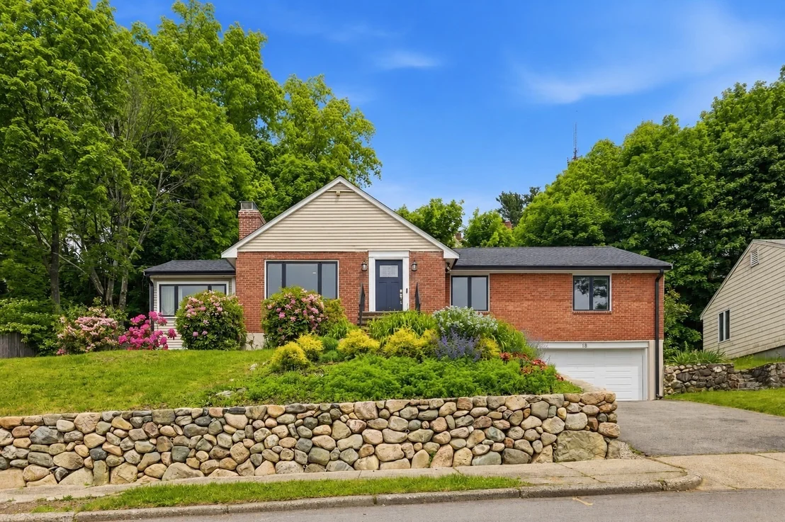 Photo of 18 Travis Dr