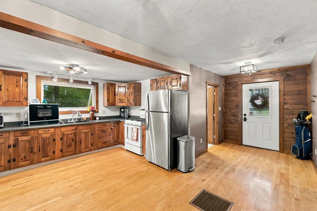 Photo of 39 Lakeview Dr