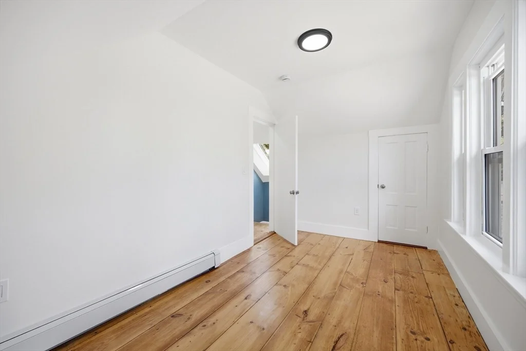 Photo of 323 Spring St