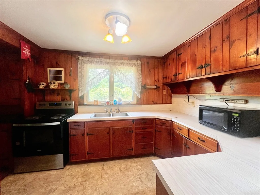 Photo of 1158 Millers Falls Rd