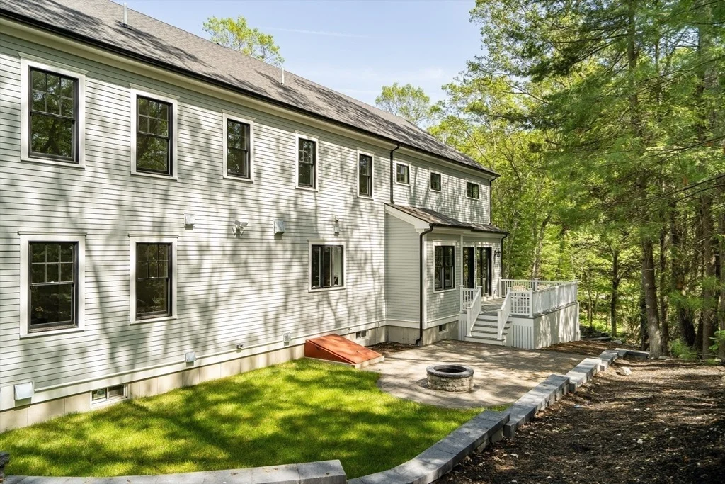Photo of 18 Heritage Dr