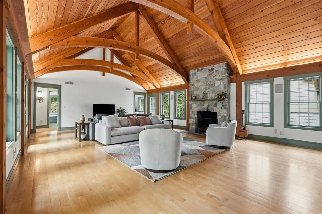 Photo of 18 Eveningstar Dr