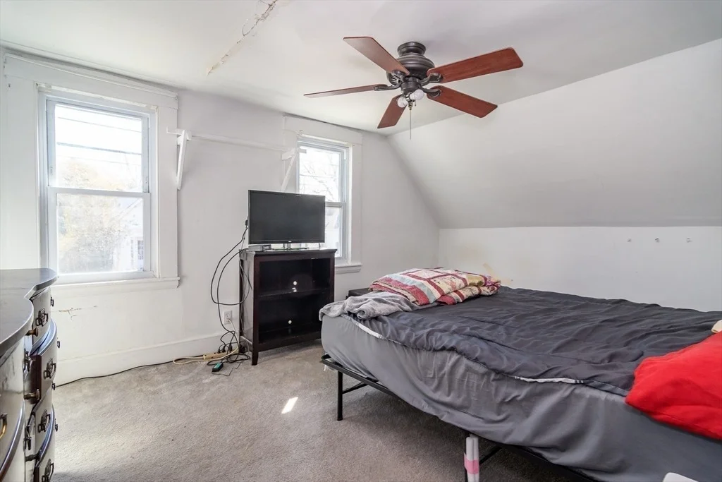 Photo of 128 N Main St