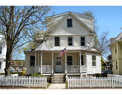 Photo of 182 Centre St