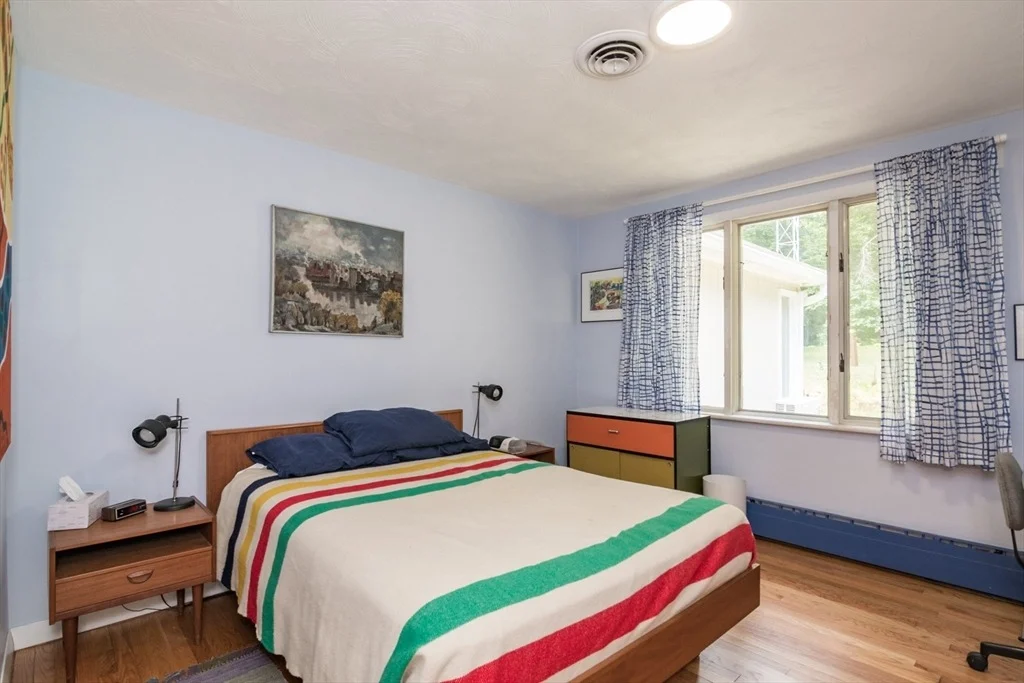 Photo of 669 Westhampton Rd