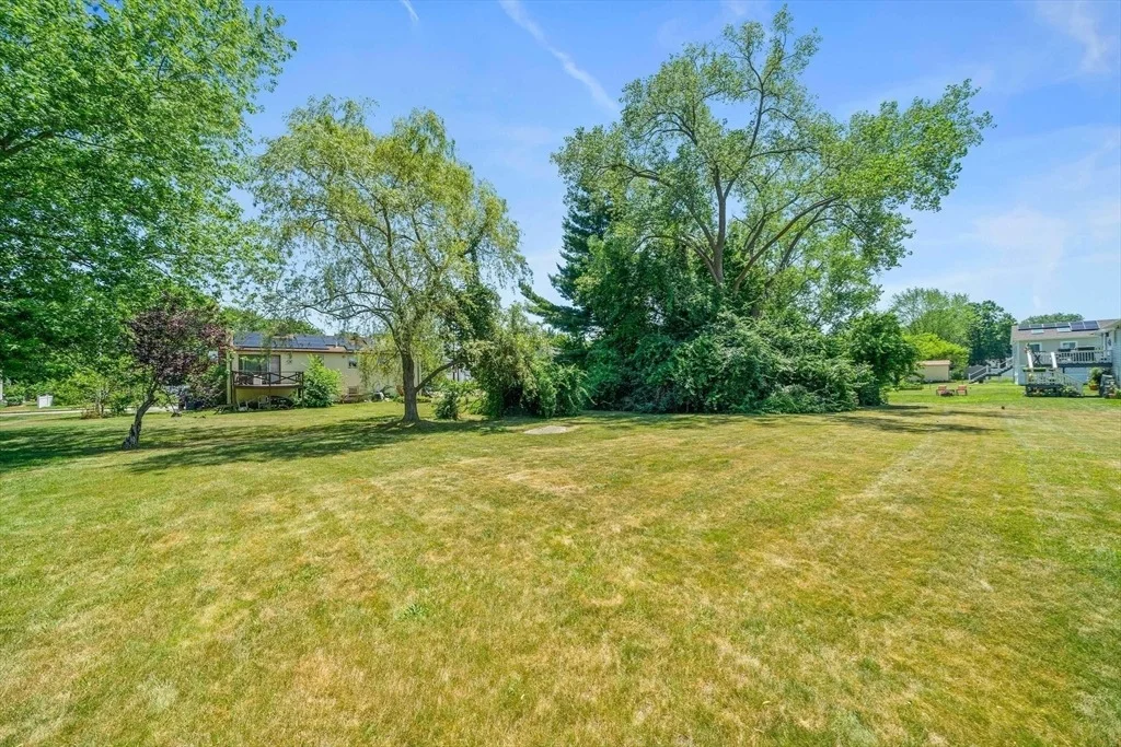 Photo of 36 Bittersweet Ln