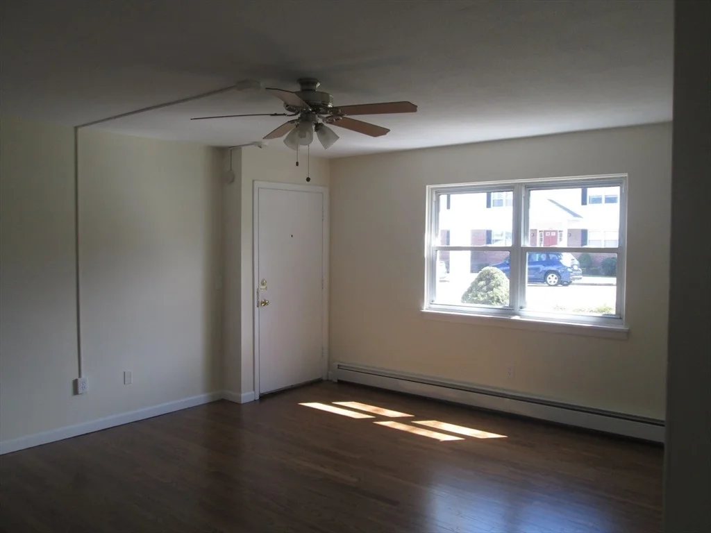 Photo of Unit B at 119 Colonial Cir