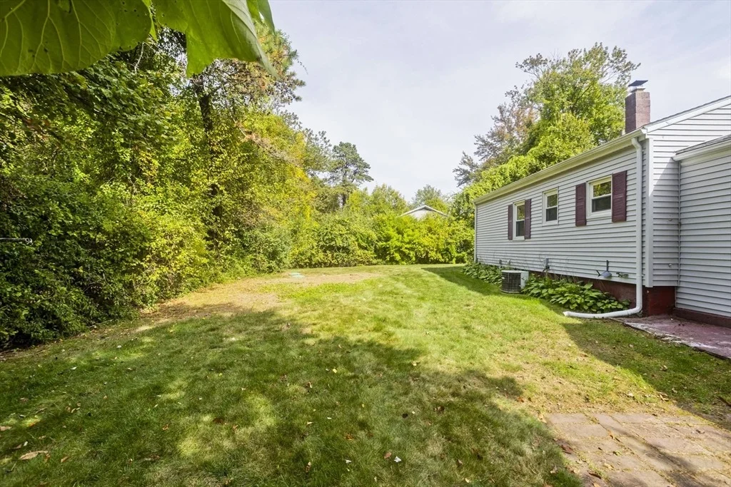 Photo of 351 Apremont Hsy