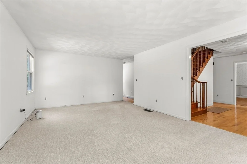 Photo of 18 Equestrian Dr