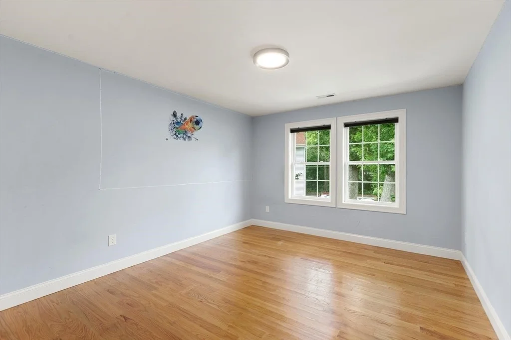 Photo of 1295 Main St