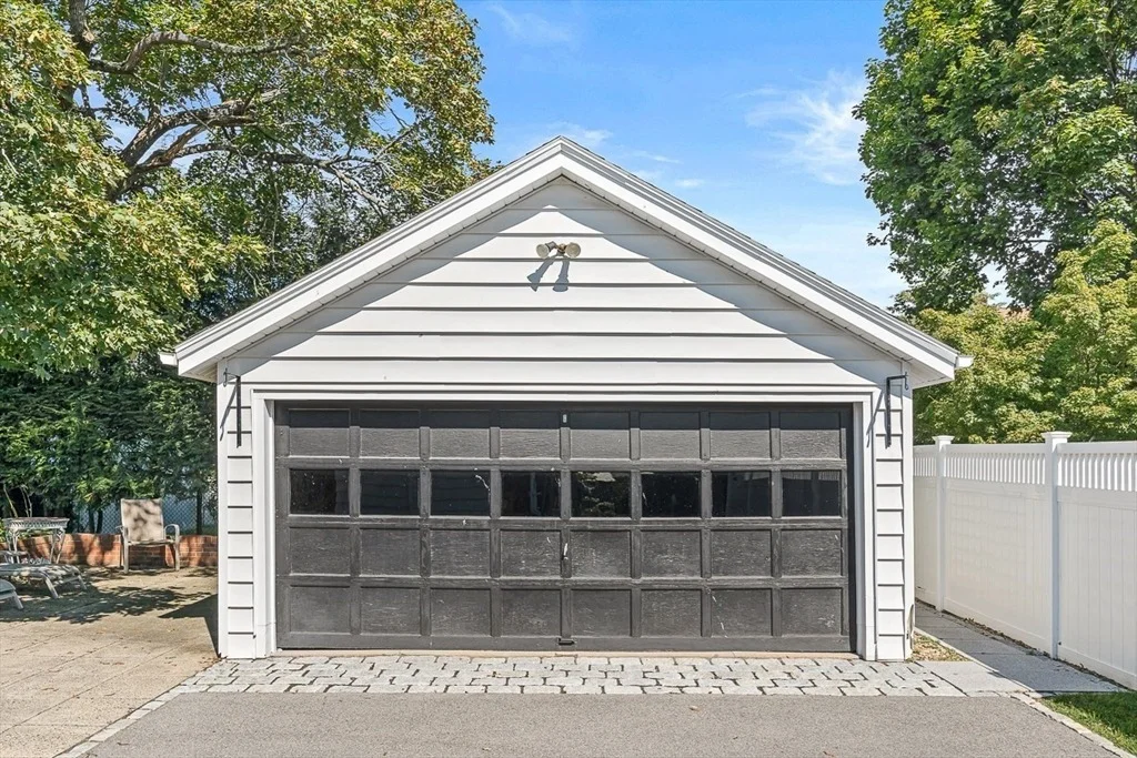 Photo of 331 Lawrence Road