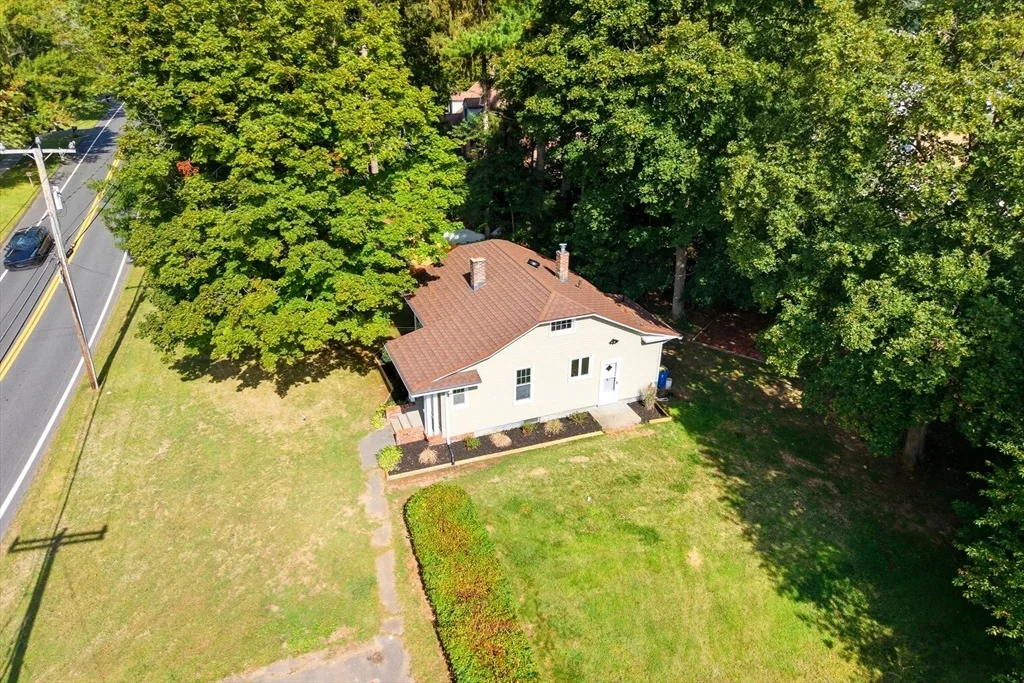 Photo of 636 Amostown Road