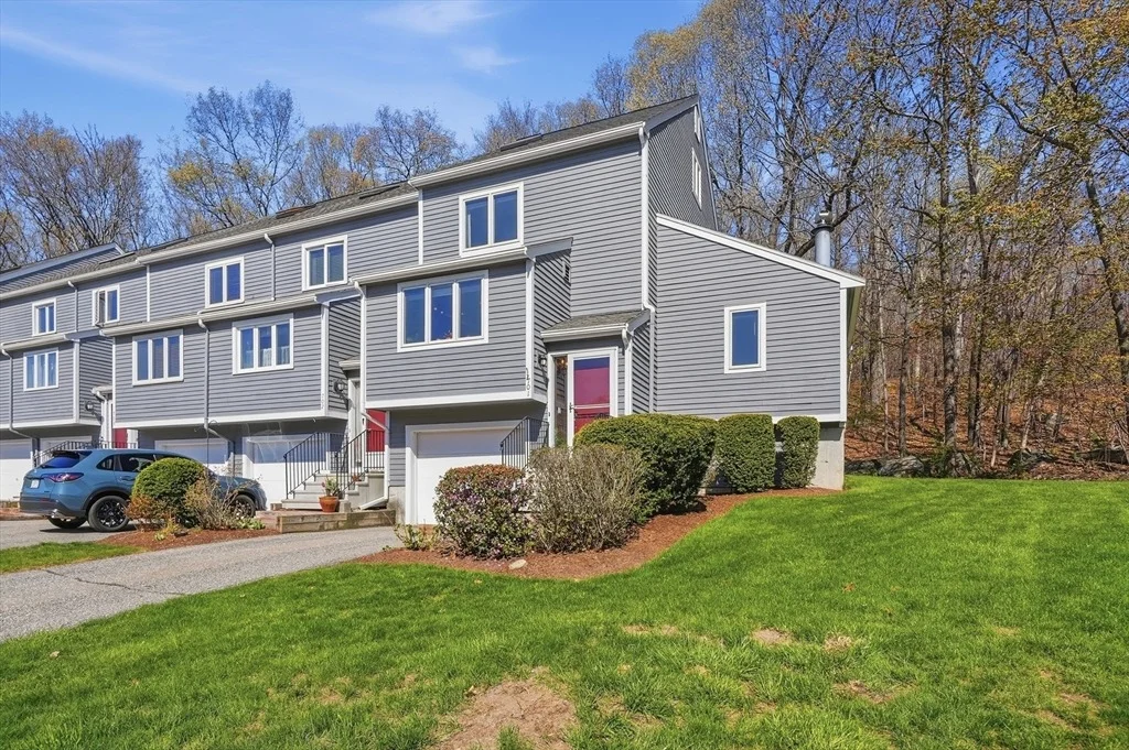 Photo of Unit 701 at 31 Blithewood Avenue