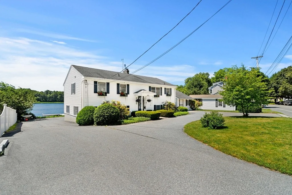 Photo of 425 Main St